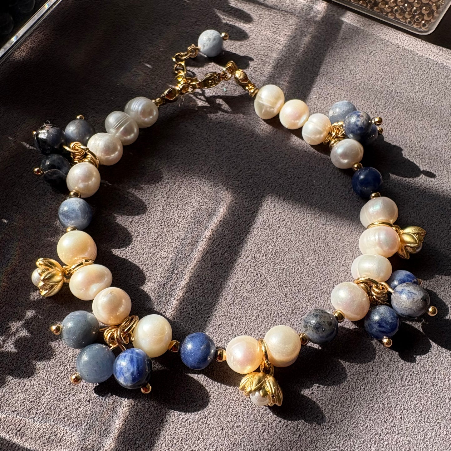 Lapis Lazuli Beaded Bracelet with Freshwater Pearl – Handmade, Waterproof, Gold-Plated Bulueberries Bracelet