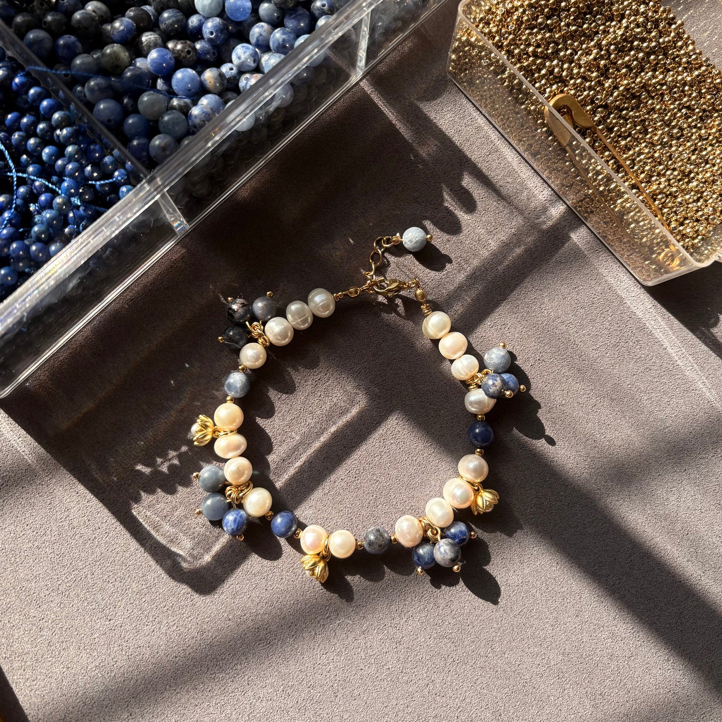 Lapis Lazuli Beaded Bracelet with Freshwater Pearl – Handmade, Waterproof, Gold-Plated Bulueberries Bracelet