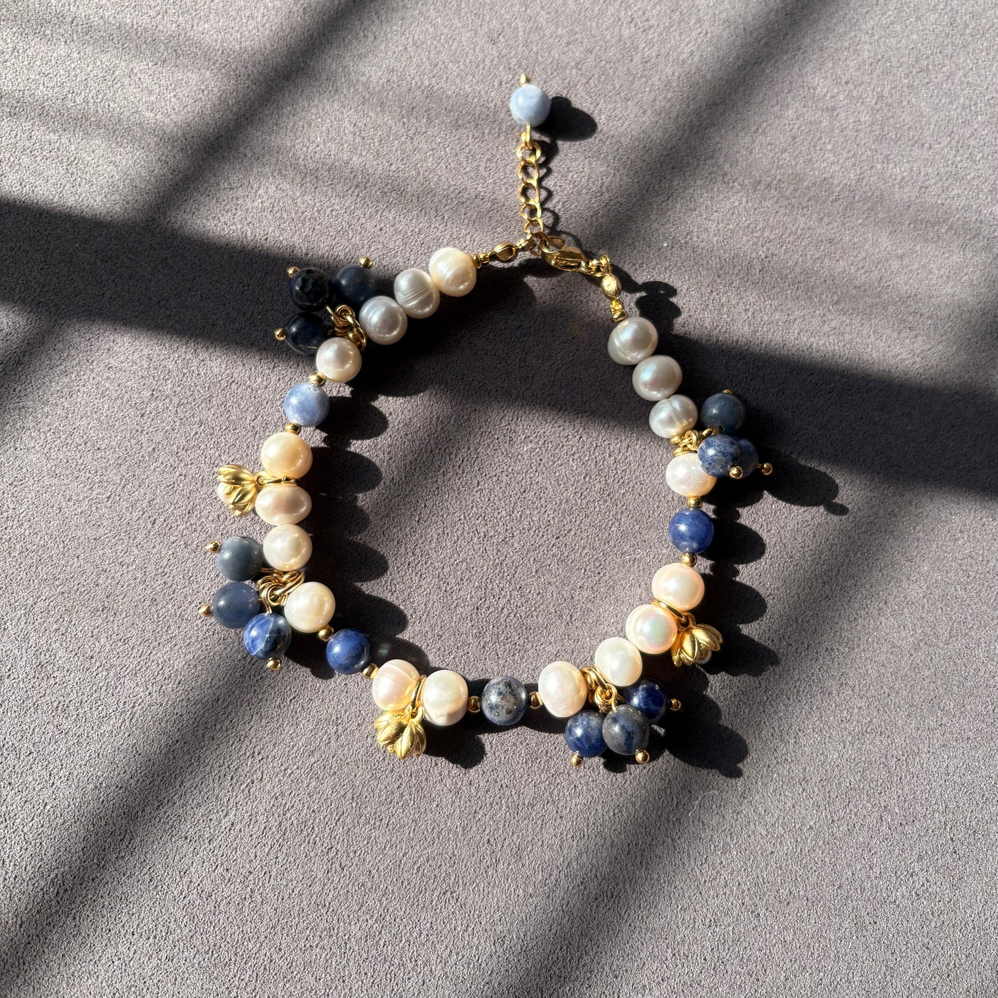 Lapis Lazuli Beaded Bracelet with Freshwater Pearl – Handmade, Waterproof, Gold-Plated Bulueberries Bracelet